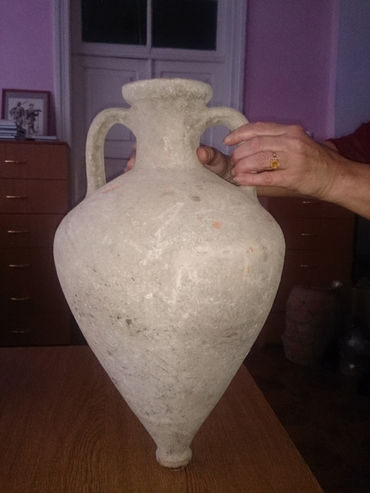 Bitumen in Greek amphora