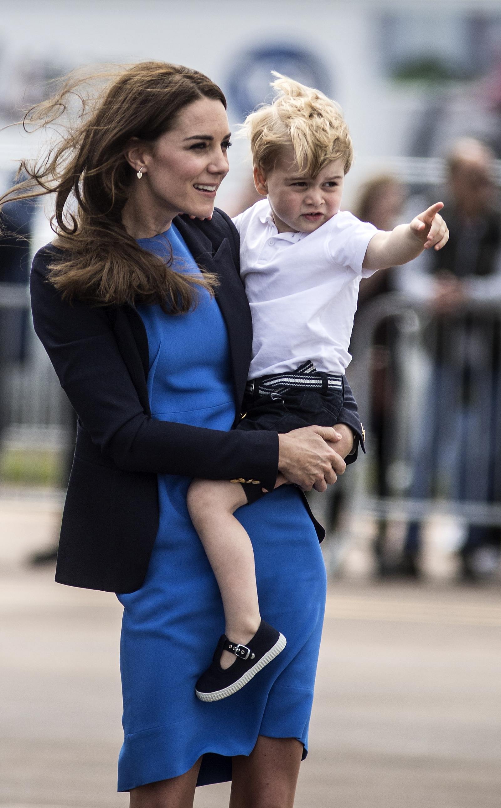 Not amused! Prince throws tantrum as Kate Middleton stuns in