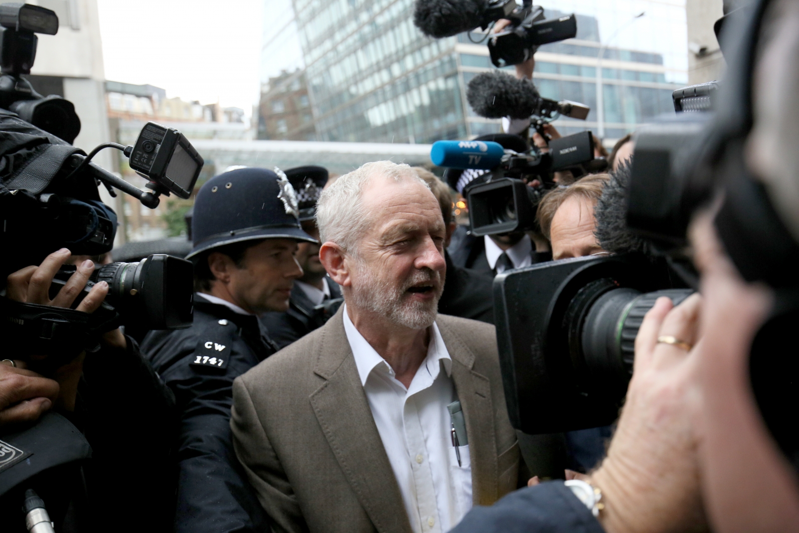 Jeremy Corbyn Allowed To Seek Re-election After Dramatic Vote Of Labour ...