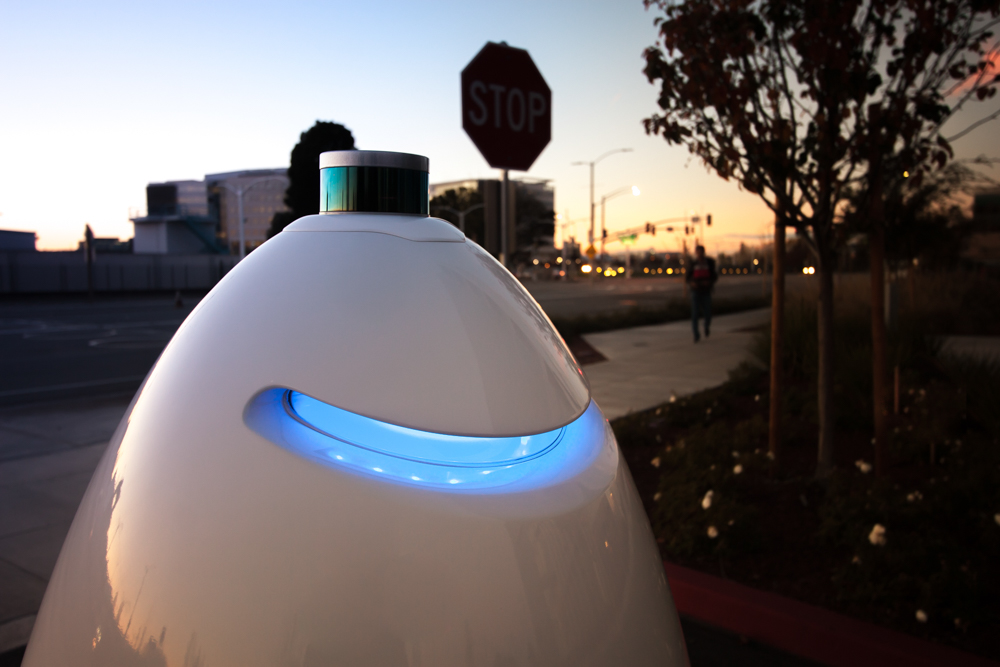 Knightscope K5 security robot floors toddler at US shopping mall