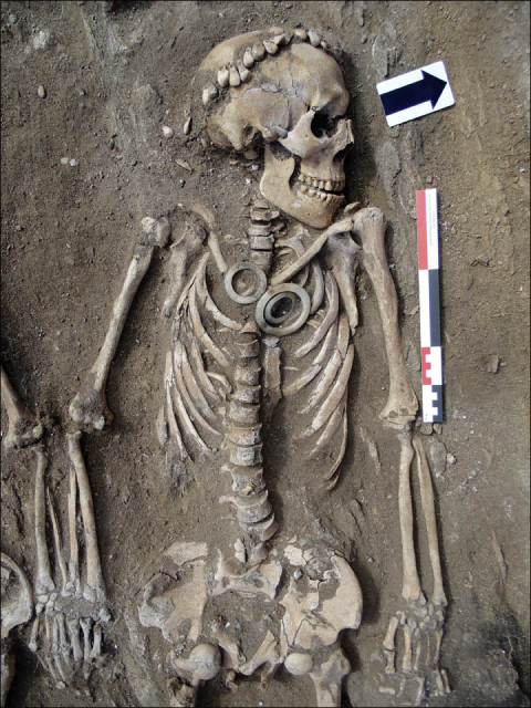 Siberia skeleton couple