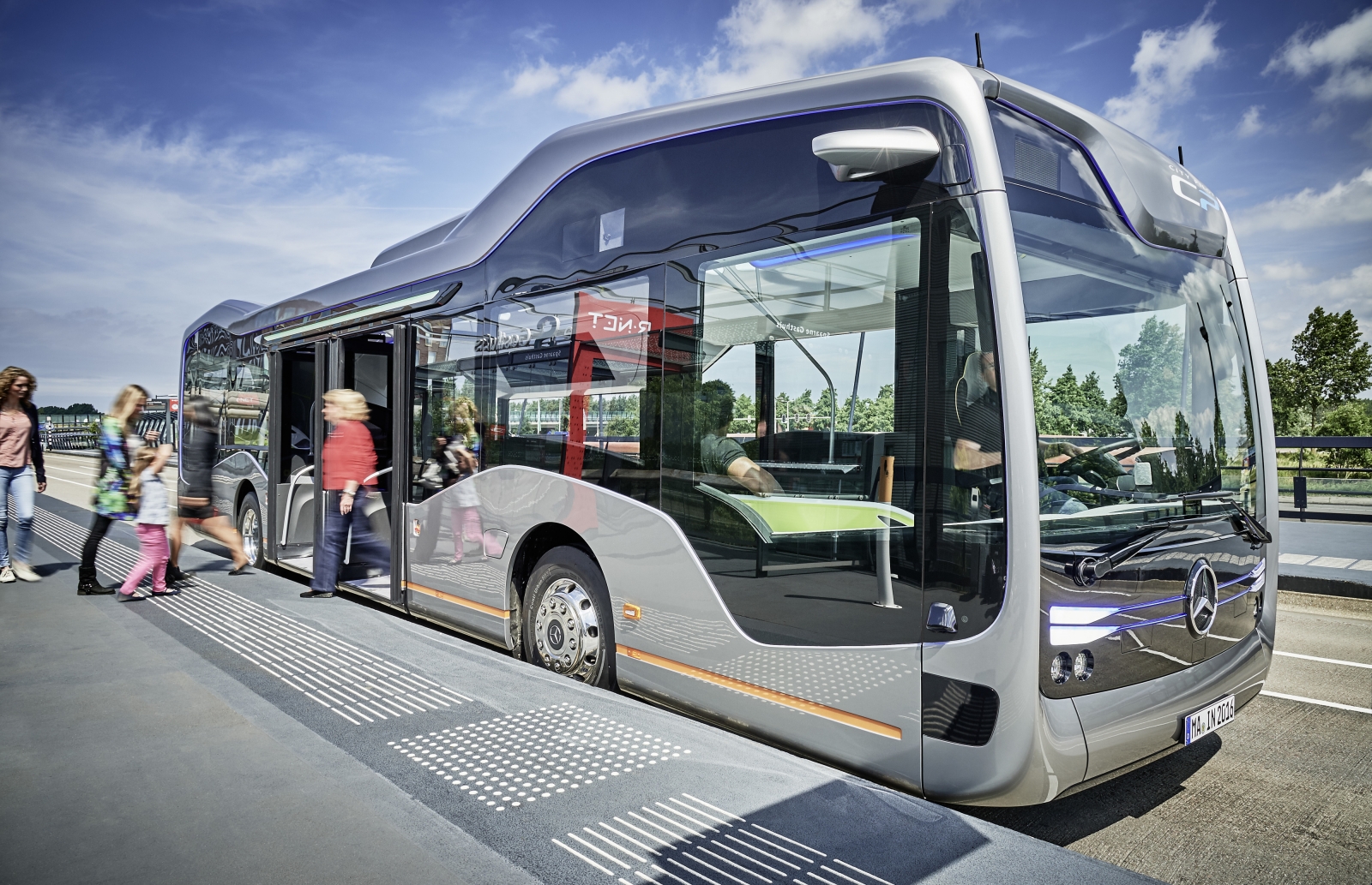 Mercedes-Benz Self-driving Future Bus With CityPilot Hits Roads In The ...