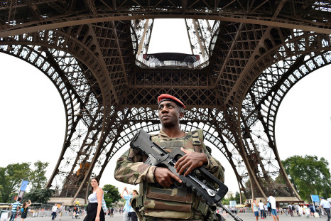 Paris soldiers
