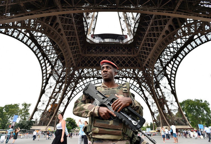 Paris soldiers