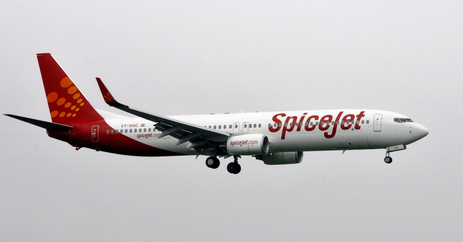 India: Unclaimed bag on SpiceJet flight from Dubai causes ...