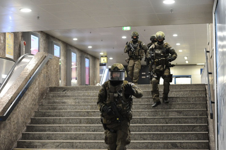 Munich mall shooting police response