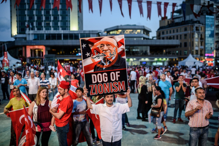 Erdogan supporters protest Fethullah Gulen