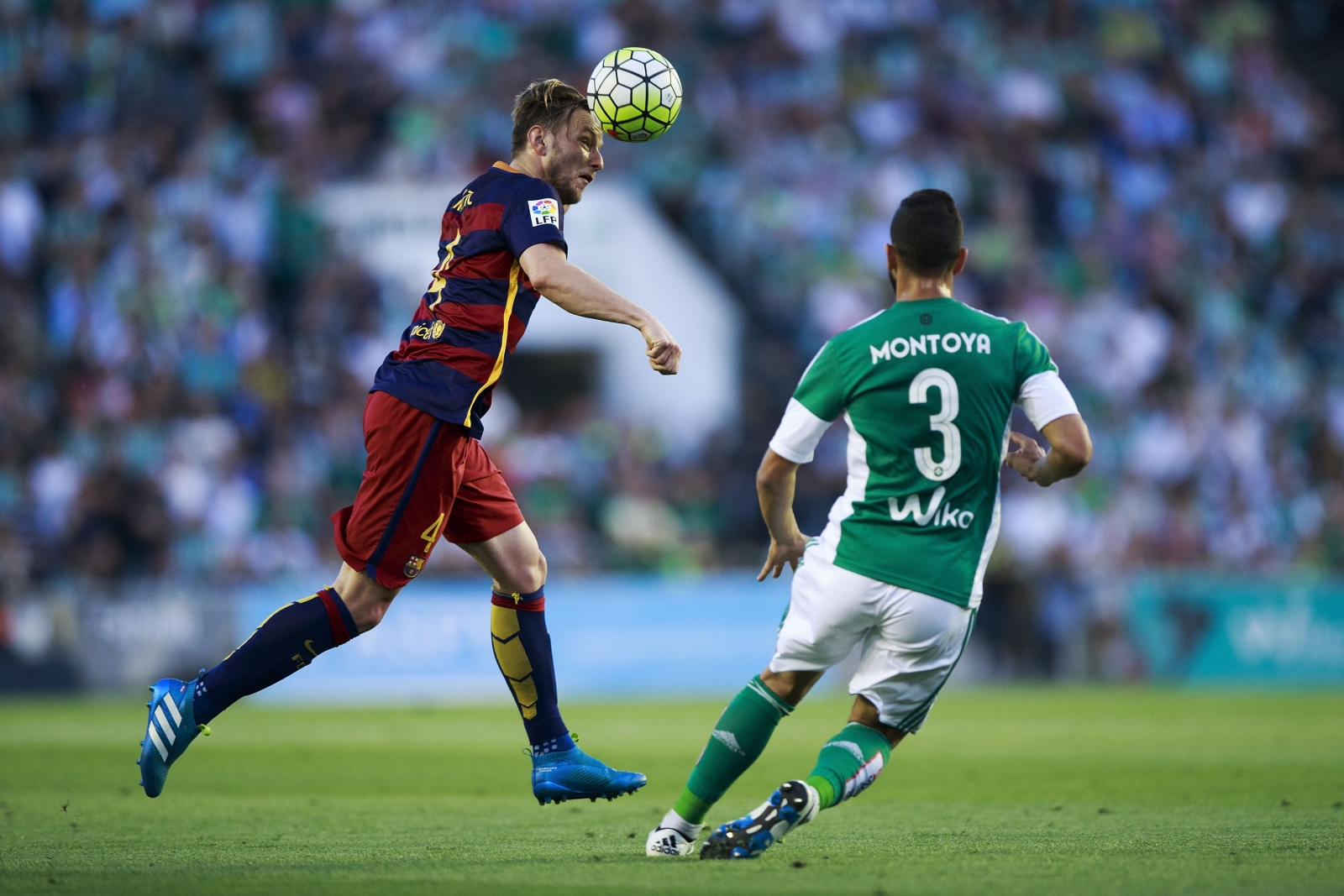 Barcelona transfer news: Right-back Martin Montoya agrees fr