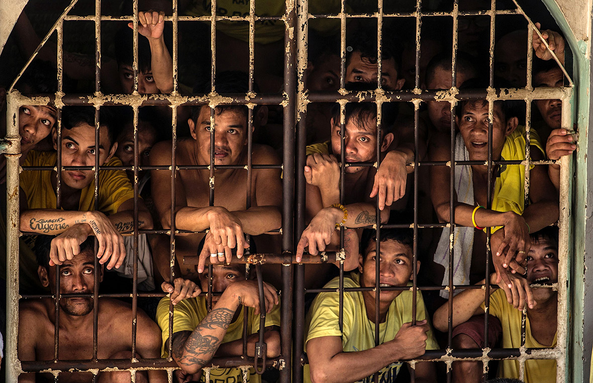 Philippines Photos Of Prisoners Packed Together At Overcrowded Quezon City Jail