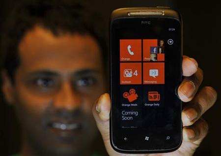 Microsoft Invests in Windows Phone Sales Staff to Break Google, Apple Dominance