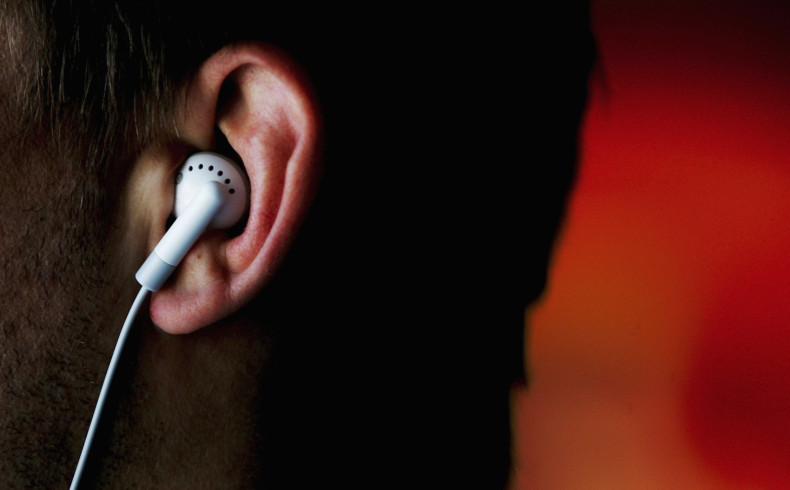Apple working on wireless earbuds