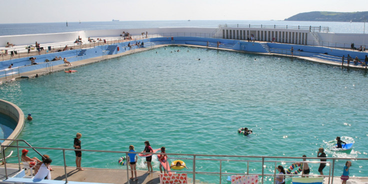 outdoor pools to visit