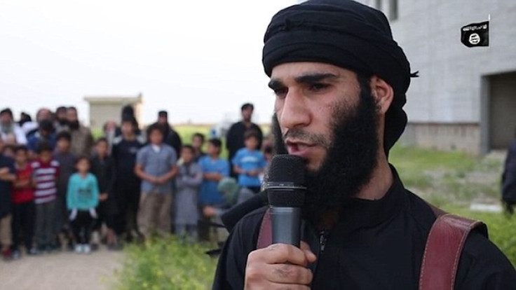 isis jihadi talks to crowd