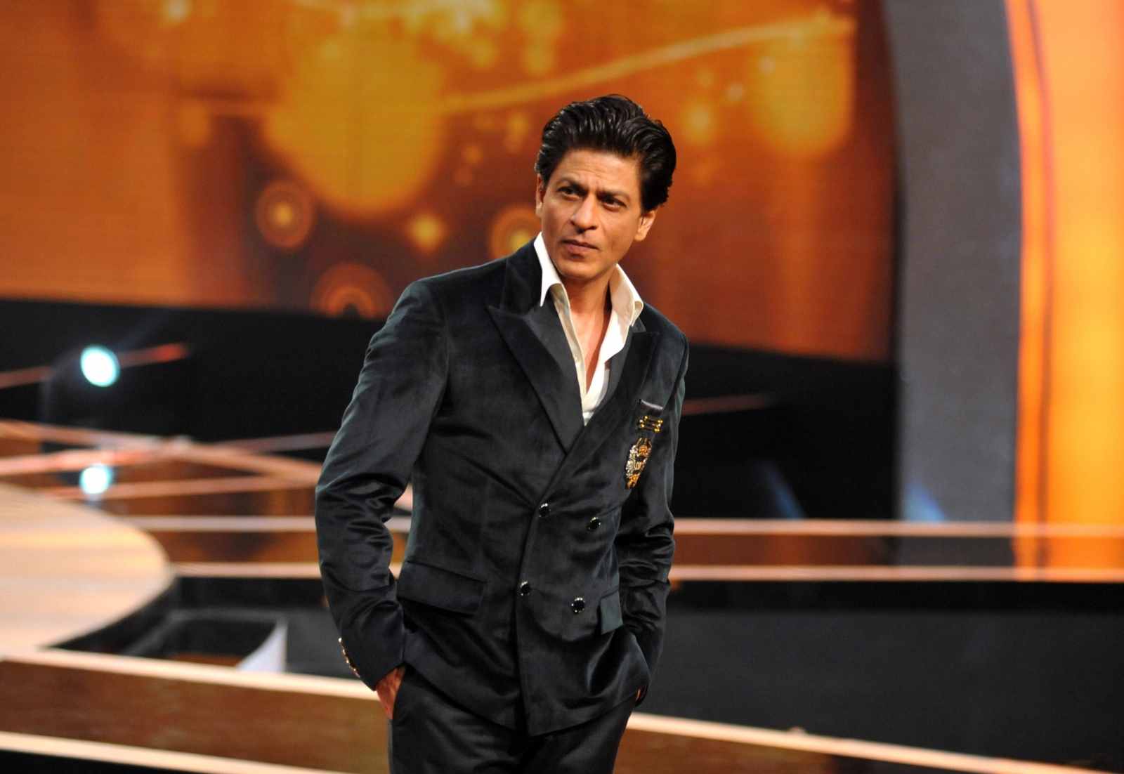 Shah Rukh Khan detained at US airport: 'It really sucks' says Bollywood