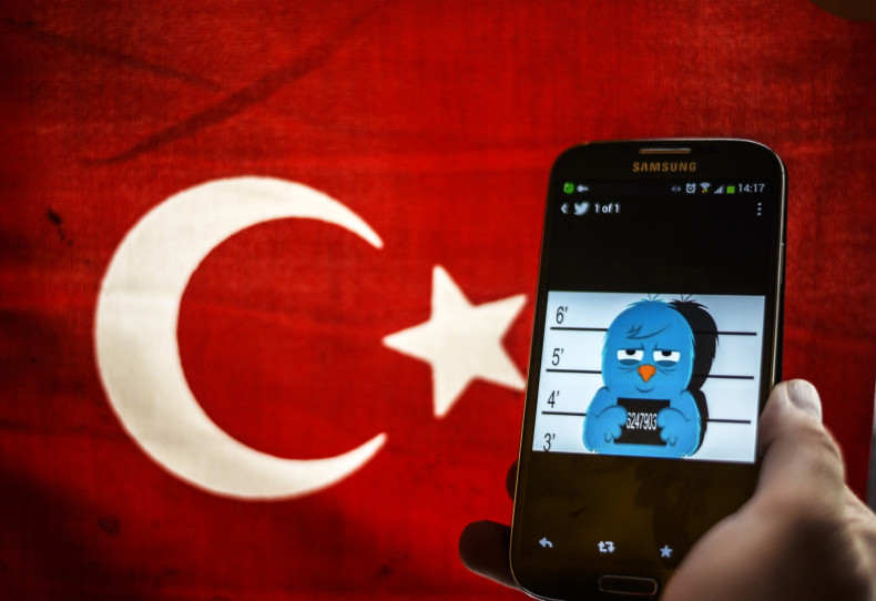 Twitter bowing under threat of a ban to censor verified journalists in post-coup Turkey