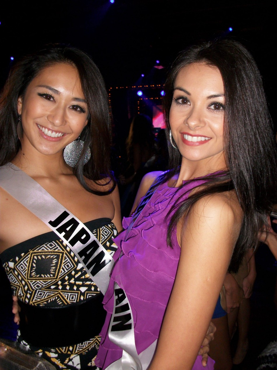 Miss Universe Great Britan 2011 Chloe Beth Morgan with Miss Universe Japan 2011