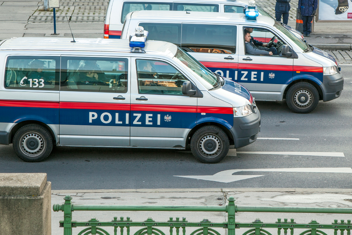 Austria: Knife attack by deranged man on train wounds two | IBTimes UK