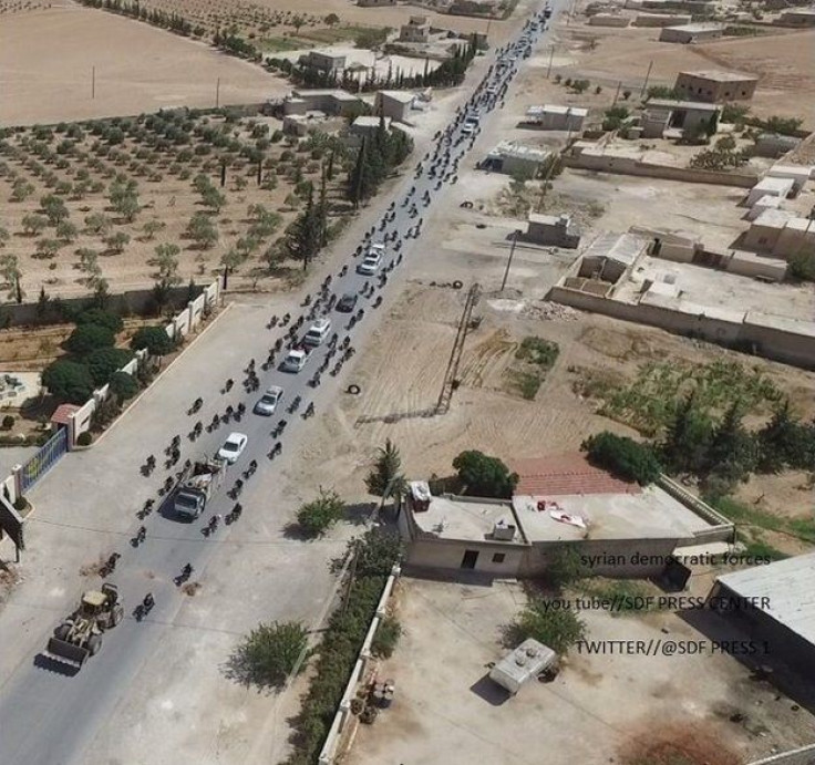 Isis use human shields to flee Manbij