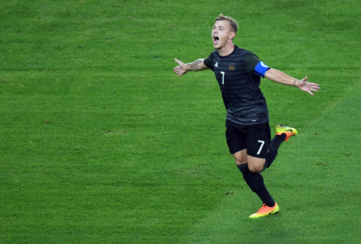 Max Meyer celebrates his goal