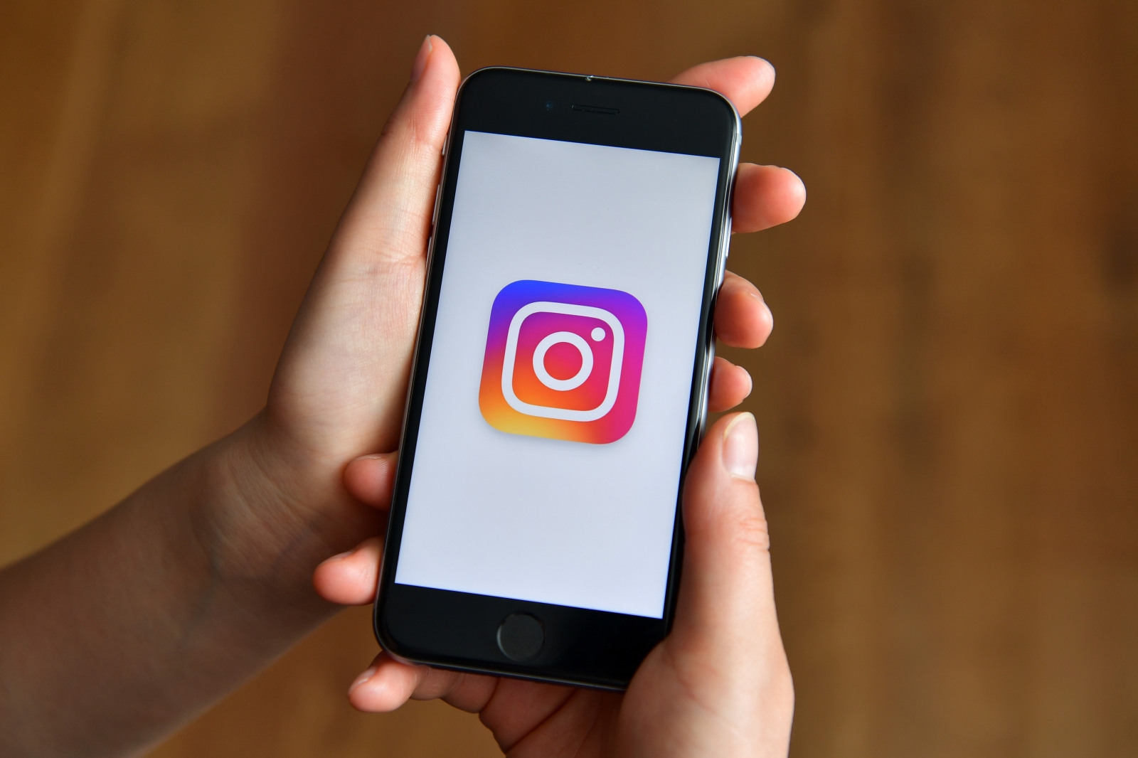 Instagram scammers target bank followers, cost financial ...