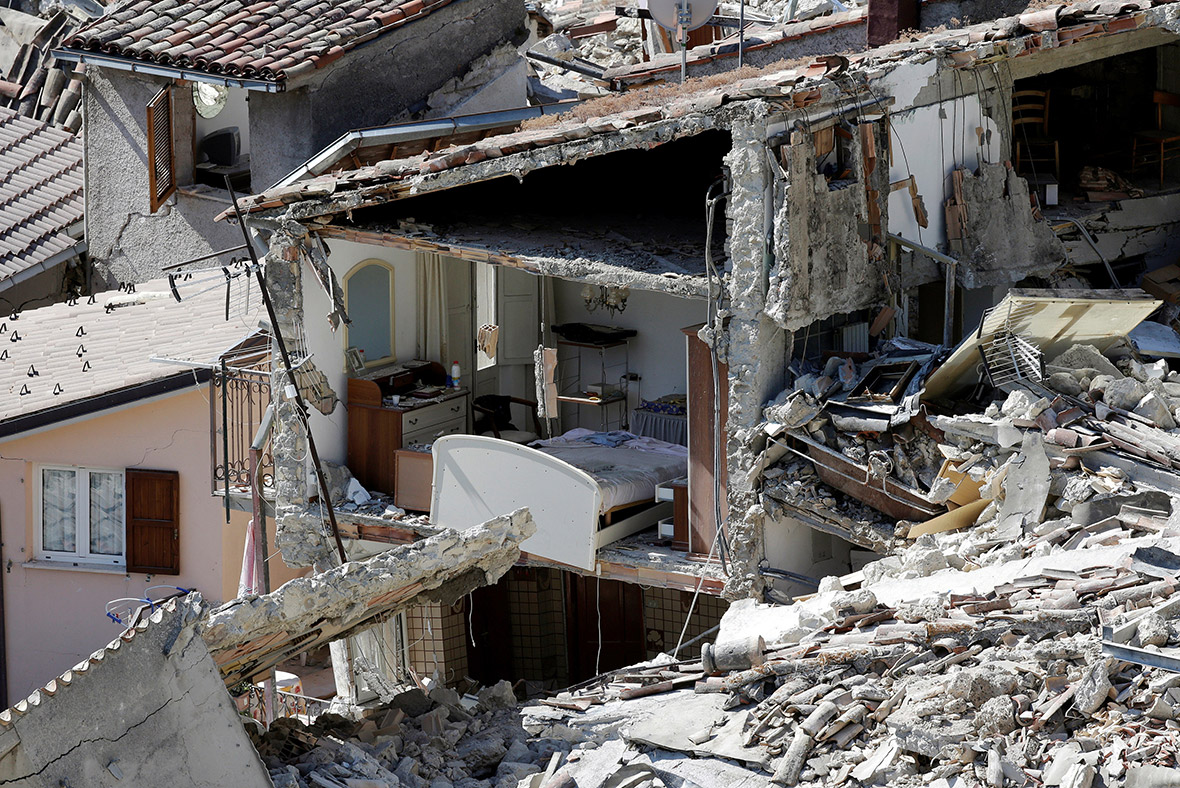 Italy earthquake: Photos of collapsed homes in Amatrice and medieval ...