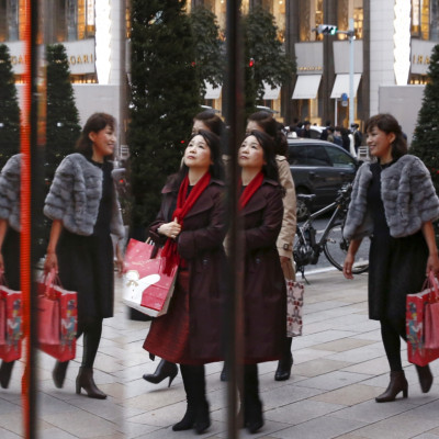 UK consumer confidence for August rises by five points to -7