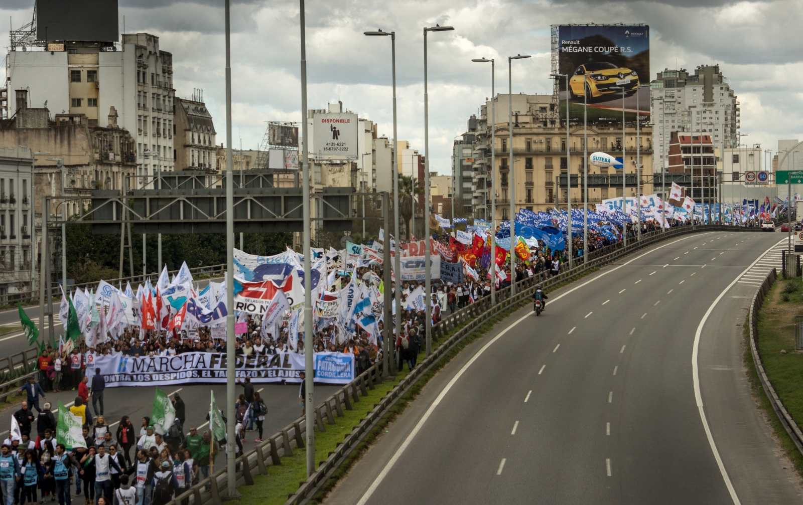 Argentina Tens of thousands protest against economic policies adopted