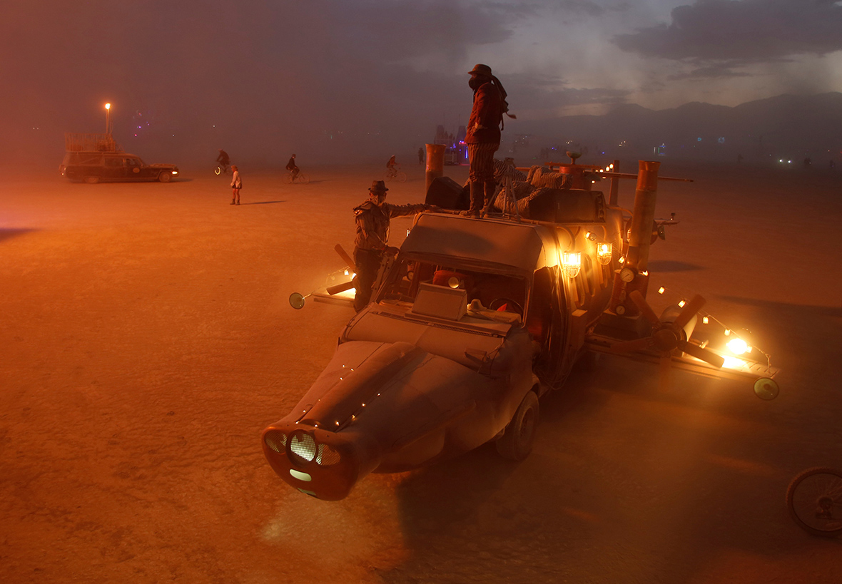 Burning Man 2016 Festivalgoers gather to build 'temporary metropolis
