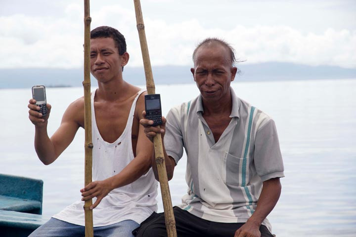 Pole and line fishermen in Ambon, Maluku equipped with cellular and smart phones illustrate an opportunity to digitise information right where fish is caught. Pole and line fishermen in Ambon, Maluku equipped with cellular and smart phones illustrate an opportunity to digitise information right where fish is caught.