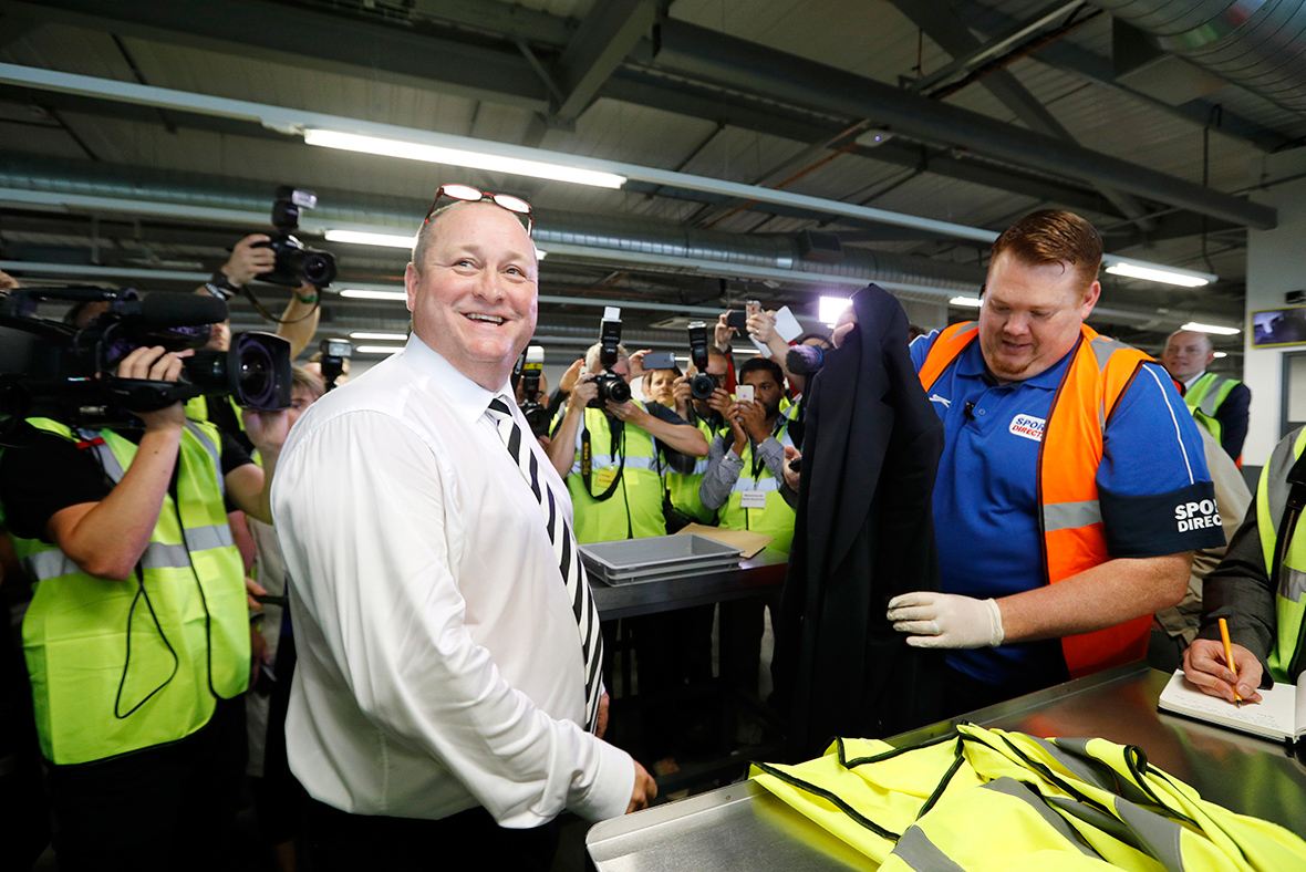 Sports Direct boss flies to work by helicopter while staff get minimum wage