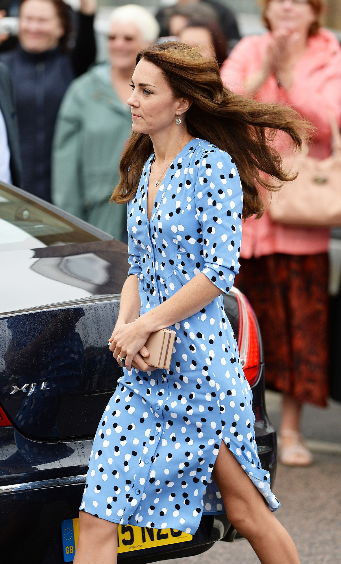 The Only Way Is Leggy Kate Middleton Flashes Leg In Blue Print Altuzarra Dress