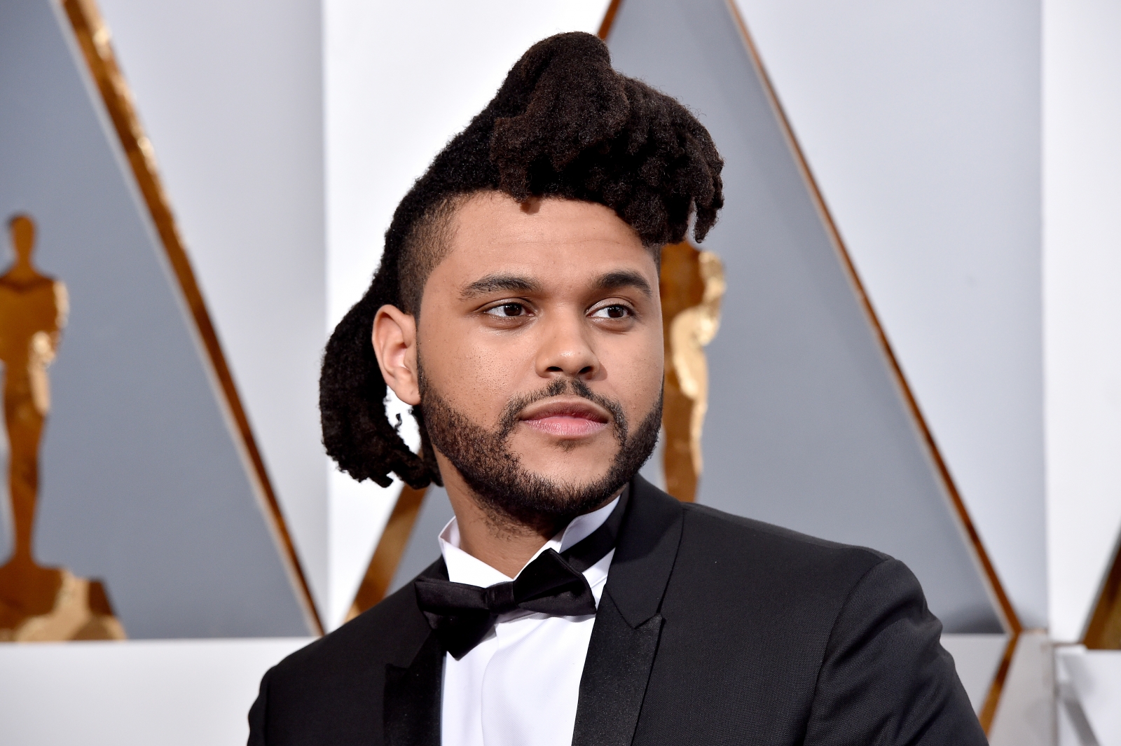 SOHHcom The Weeknd Flexes Haircut Lives Up To QuotSNLquot