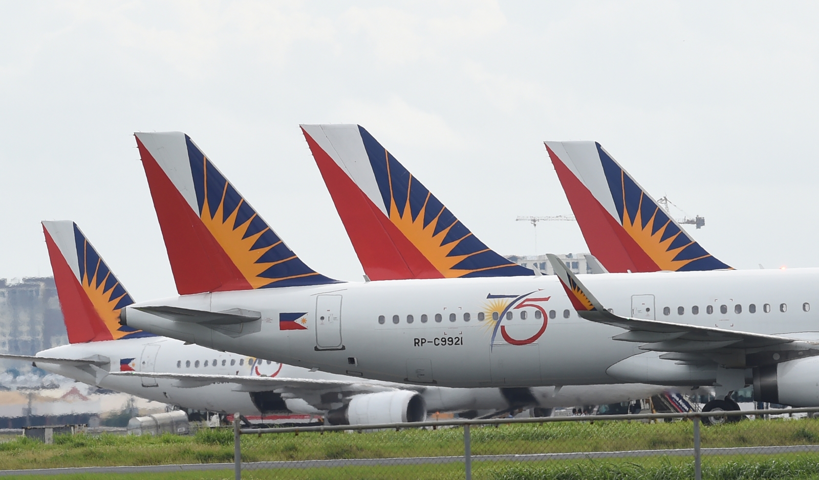 Philippine Airlines Plane makes emergency landing in Manila after