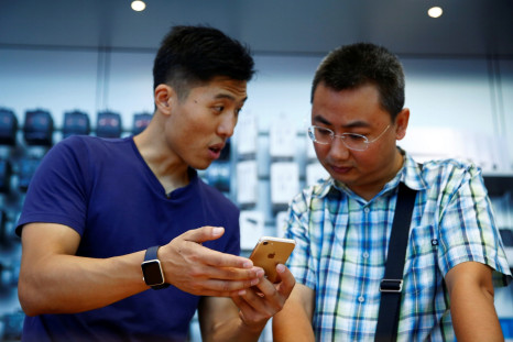China Apple Store employee explains iPhone 7