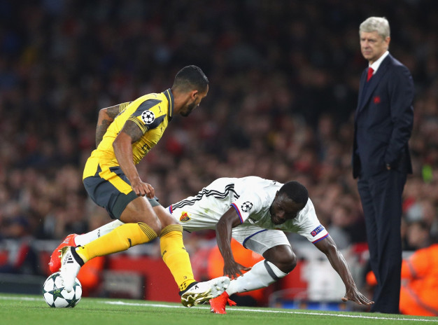 Arsene Wenger watches the game Arsene Wenger watches the game