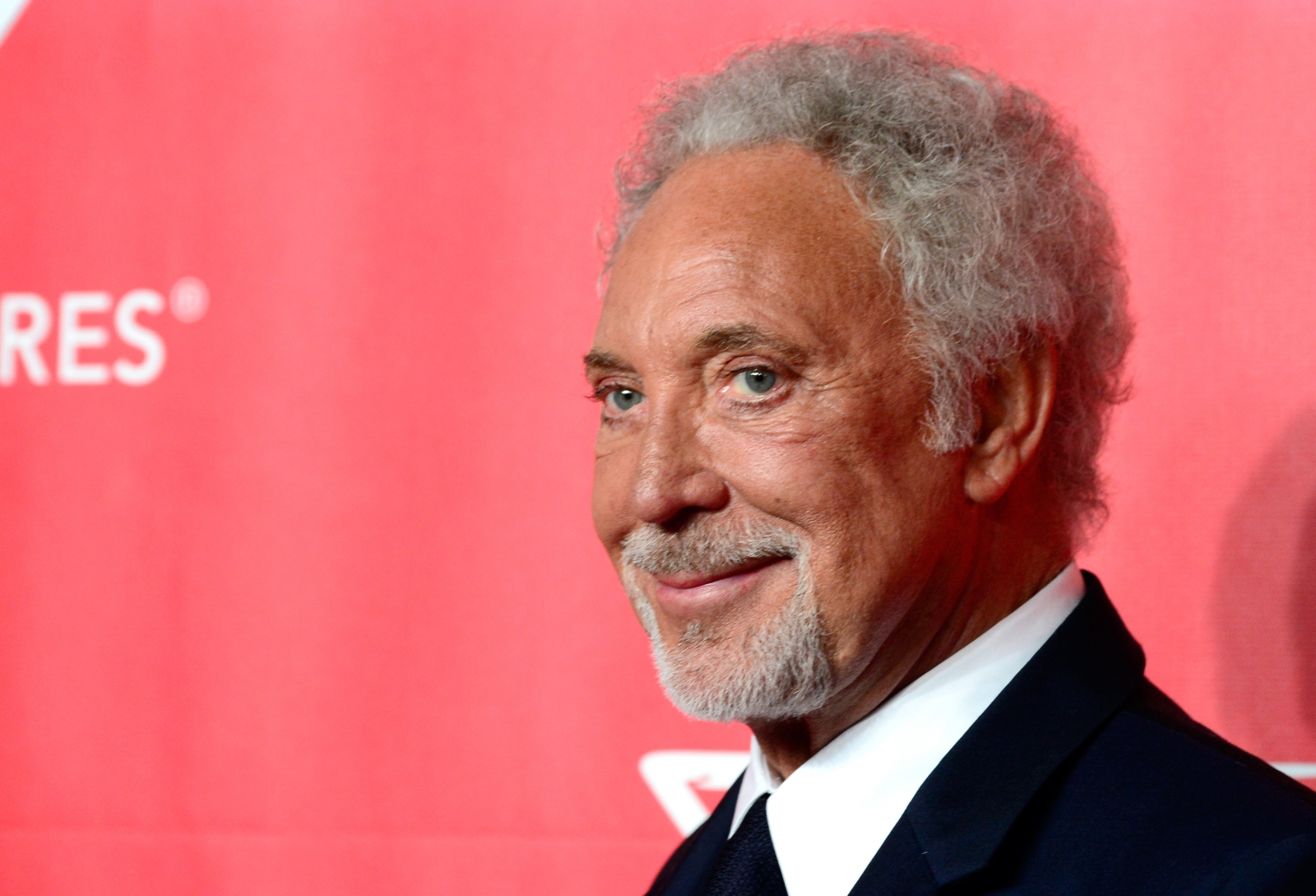 Sir Tom Jones health update: Iconic singer forced to postpone US tour