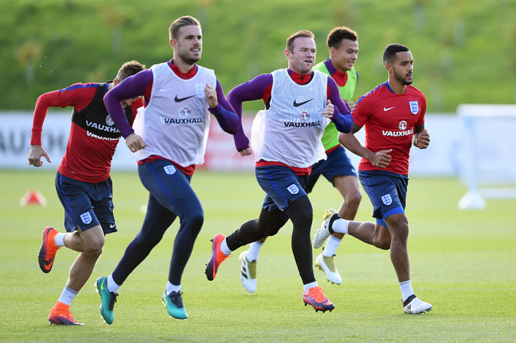 Theo Walcott and Wayne Rooney