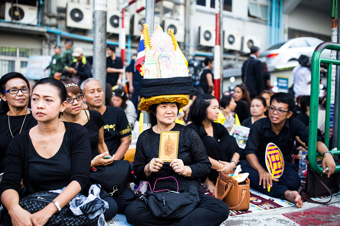 Thailand Huge crowds line the streets of Bangkok for King Bhumibol
