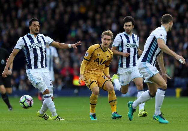 Christian Eriksen looks for an opening Christian Eriksen looks for an opening