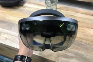 Microsoft HoloLens,