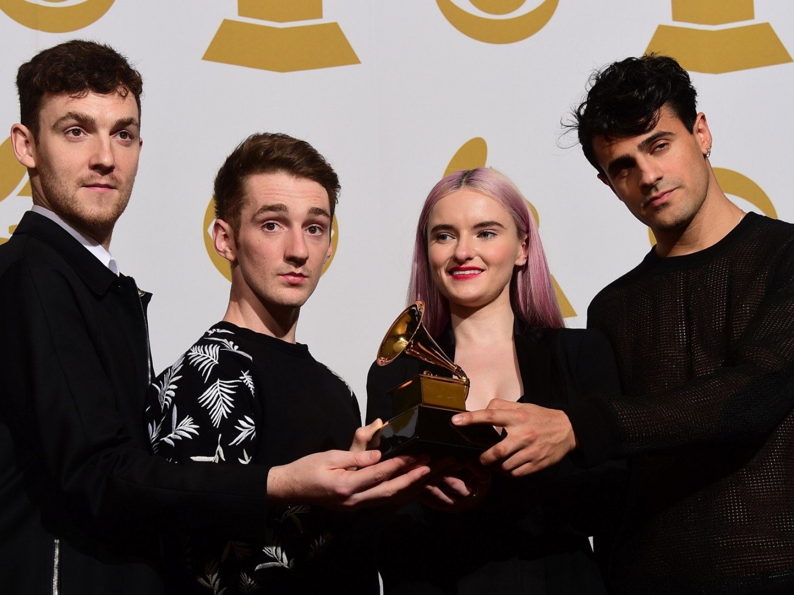 Clean Bandit Splendor Clean Bandit Violinist