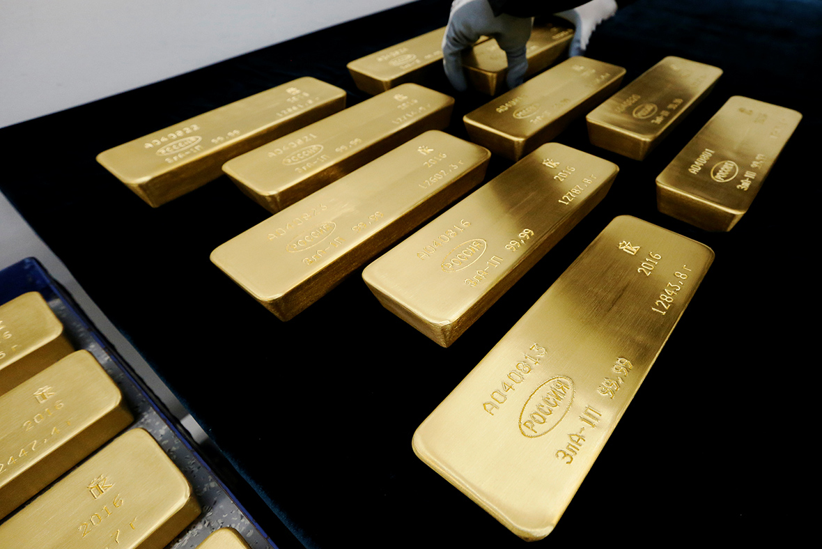 Gold recovers from 10-month low ahead of Fed rate decision