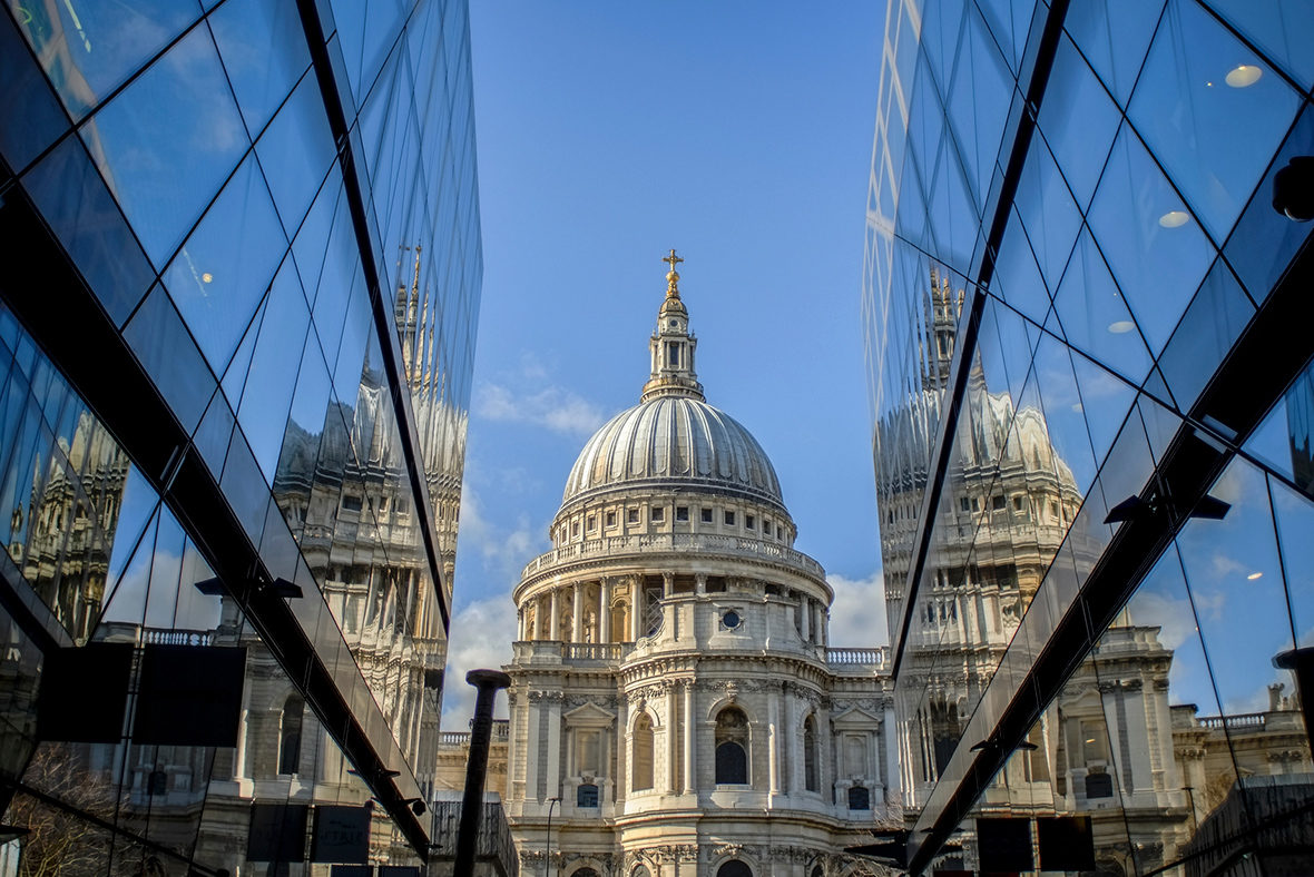 Woman falls to her death inside St Paul's Cathedral | IBTimes UK