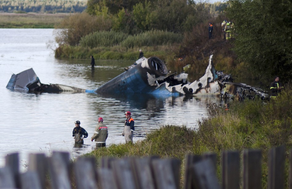 Russia in Mourning After Plane Crash, Medvedev Signals Opposition to ...