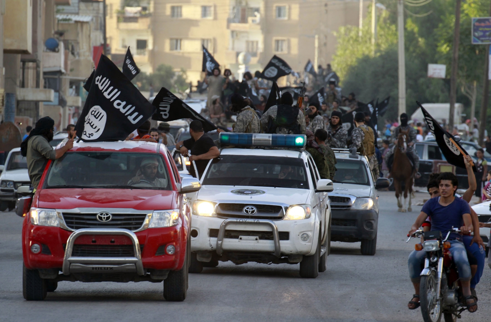 Isis Leaders Abandon Raqqa Leaving Diehard Followers To Defend ...