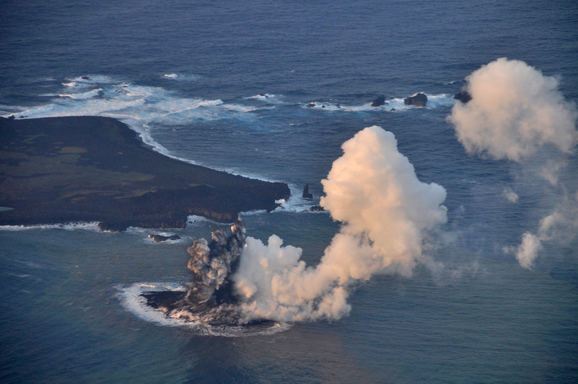 Niijima Nishinoshima Japan volcanic island