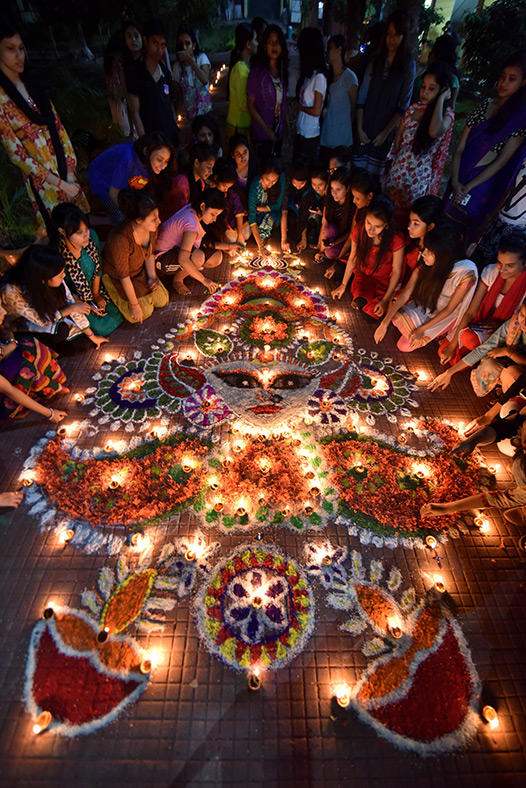 Diwali 2016: Colourful celebrations of the Hindu festival ...