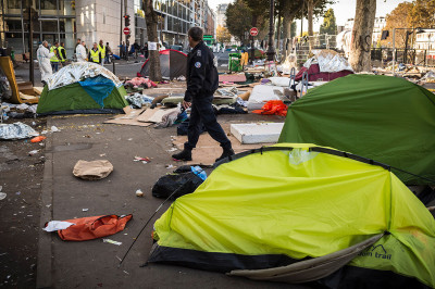 Paris migrants refugees