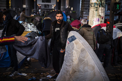 Paris migrants refugees