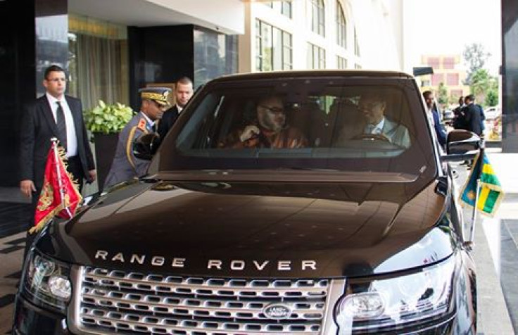 Paul Kagame drives King Mohammed to airport